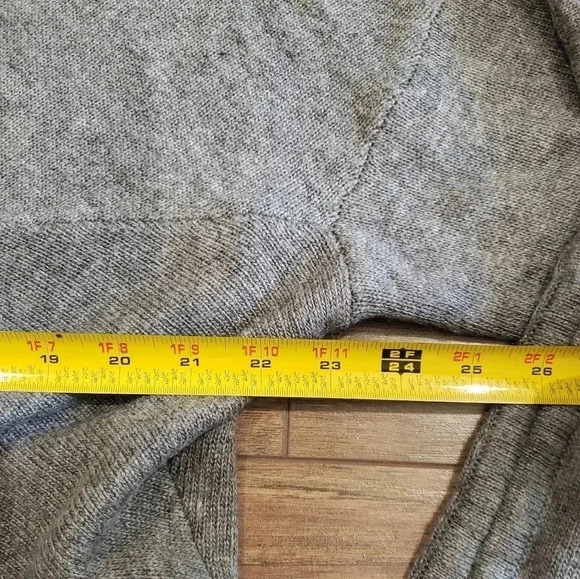 Sugar+Lips Gray Twist Front Sweater Size Medium/Large - Picture 6 of 8